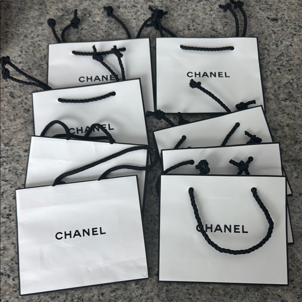 Chanel White and Black Women's Bag